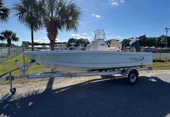 2027 Robalo 206 Cayman Ice Blue  Boat